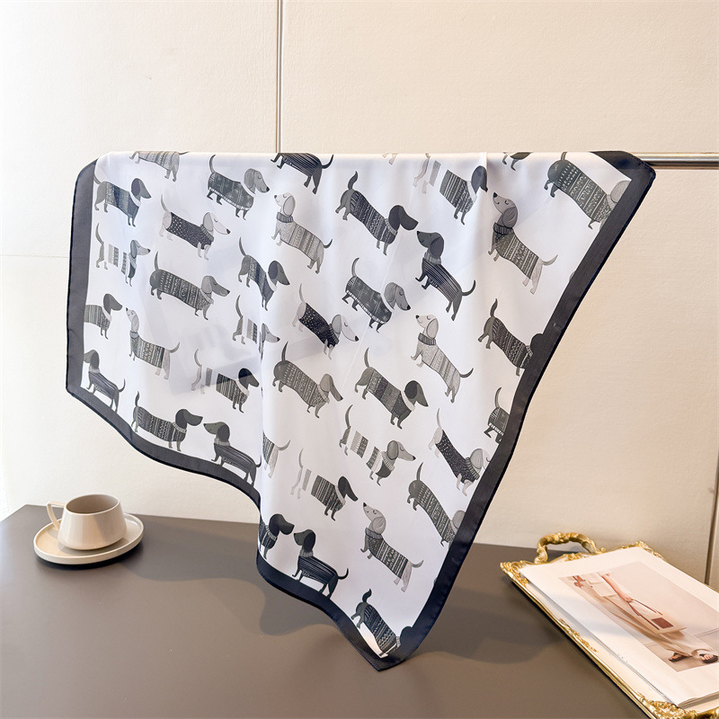 Dog Bandana Scarf - Damska bawełniana kwadratowa apaszka z nadrukiem